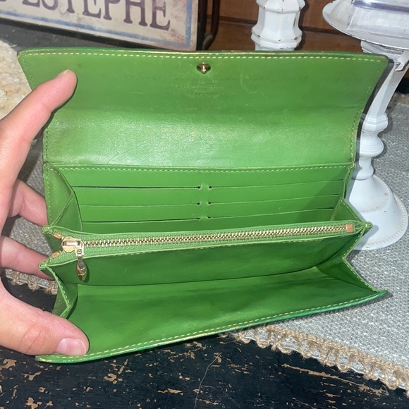 Louis Vuitton Lime green Monogram Vernis Sarah wallet gold tone hardware w BOX! - Picture 3 of 7